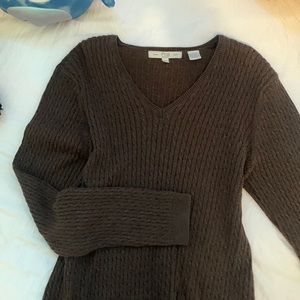 petite brown sweater !